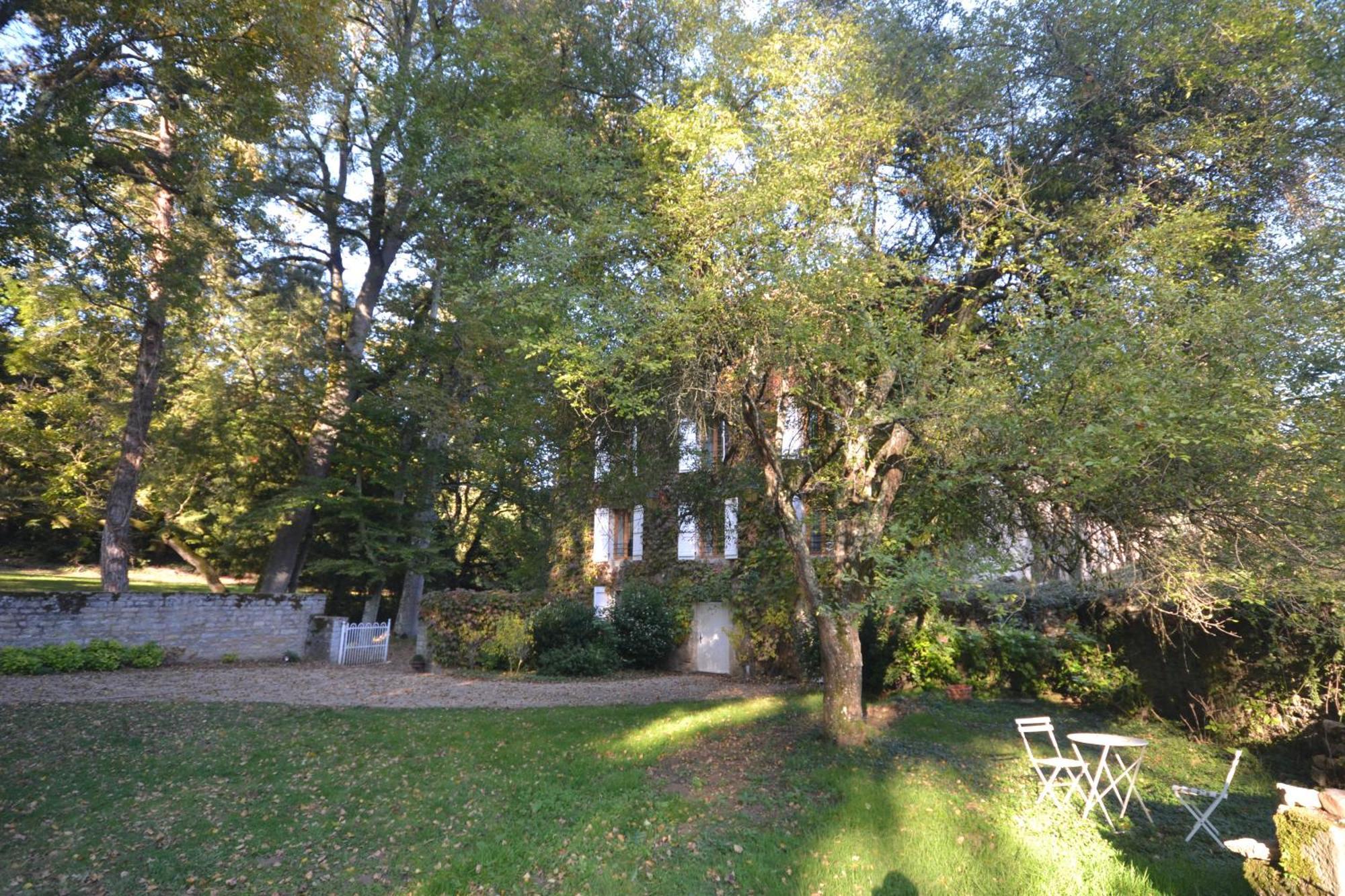 Le Domaine De Moroges Bed and Breakfast Exteriör bild
